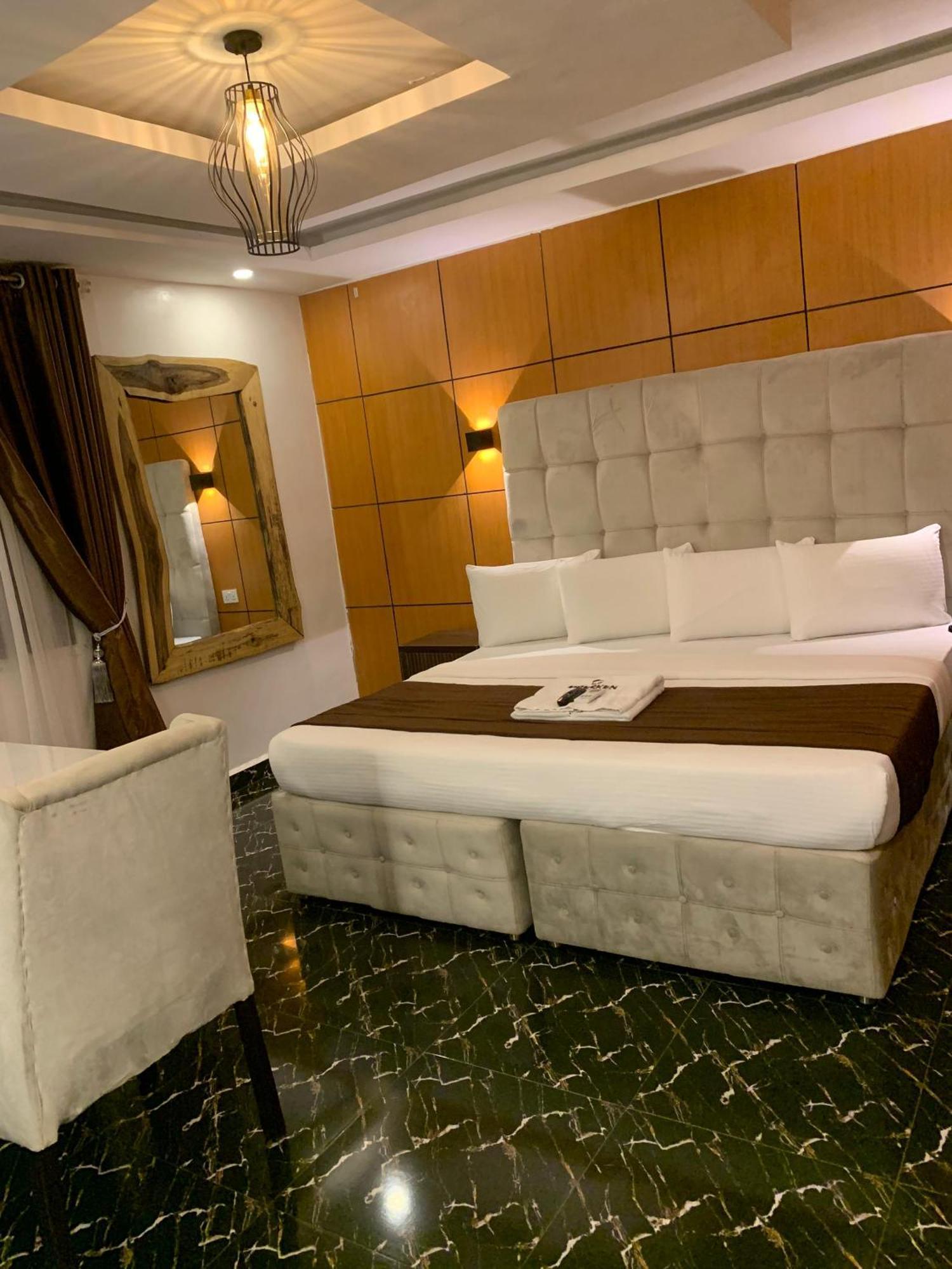 Presken Hotel At International Airport Road Ikeja Extérieur photo