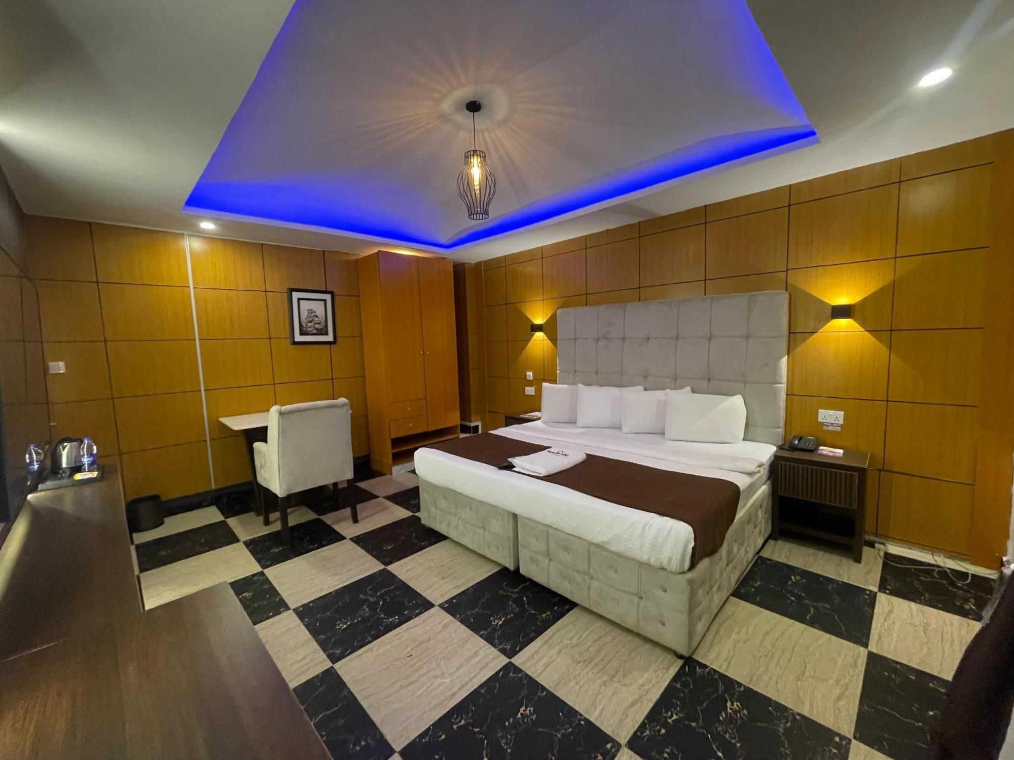 Presken Hotel At International Airport Road Ikeja Extérieur photo